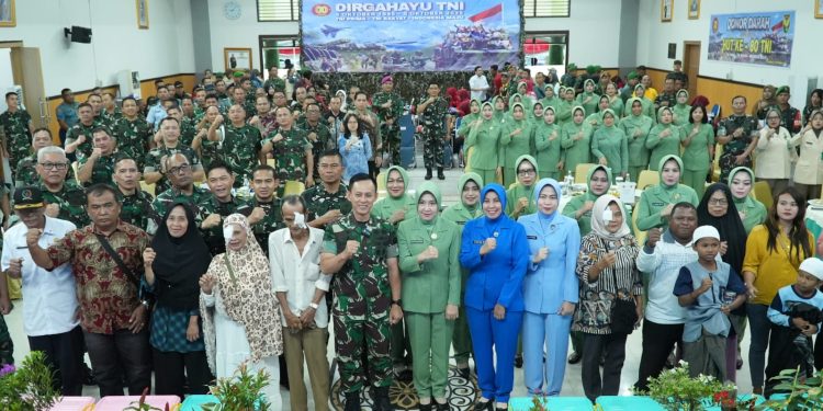Rayakan HUT TNI Ke-80, Lanal Palembang Sumbang Darah dan Sembako untuk Warga
