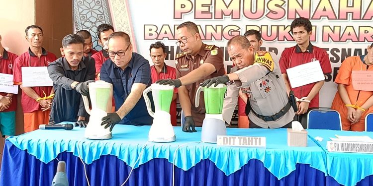 Polda Sumsel Musnahkan 1,4 Kg Sabu dan 823 Butir Ekstasi Serta Amankan 20 Tersangka