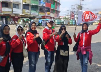 Para Anggota Dan Pengurus Secara Sukarela Bagi Rezeki Di Jumat Berbagi