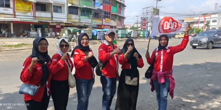 Para Anggota Dan Pengurus Secara Sukarela Bagi Rezeki Di Jumat Berbagi