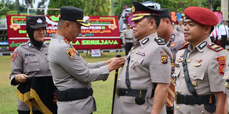 Kapolres Ogan Ilir Pimpin Upacara Serah Terima Jabatan di Lingkungan Polres Ogan Ilir