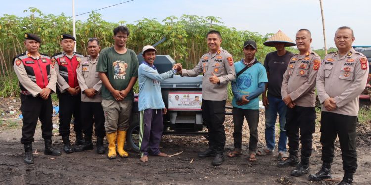 Kelompok Tani Serai Makmur Sejahtera Ogan Ilir Terima Bantuan Mesin Pipil Jagung dari kapolri