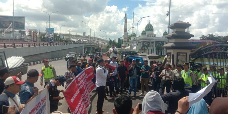 Buntut Kebakaran Beruntun di Wilayah Hukum Polsek Keluang Muba Nihil Tersangka,Pose RI Gelar Aksi Demo Desak Polda Sumsel Segera Copot Kapolsek dan Kanit Intel Keluang