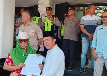 Massa SCW Minta Walikota Palembang Tinjau Ulang Rotasi Jabatan Seketaris Dinas PUPR Kota Palembang Diduga Kental Aroma Politis