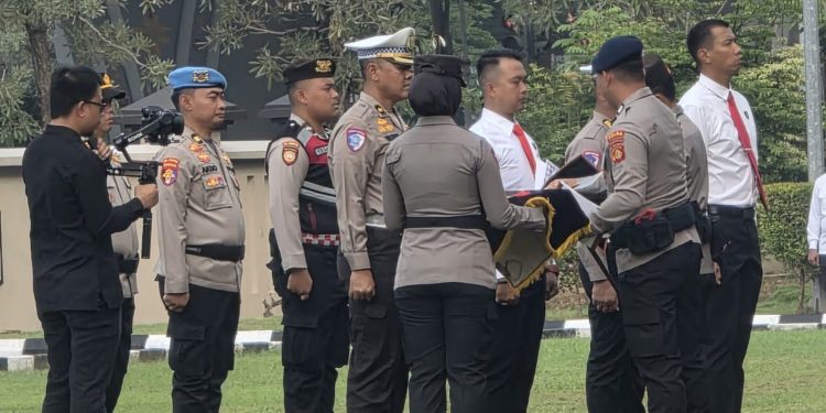Kapolda Sumatera Selatan Beri Penghargaan kepada Personel Polsek Tanjung Batu Polres Ogan Ilir atas Inovasi Pelayanan Publik