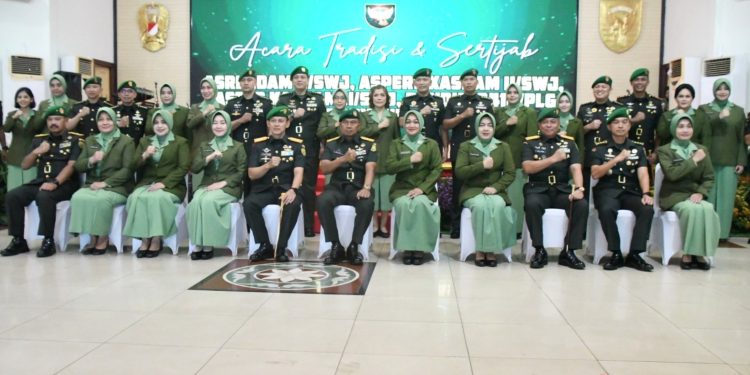 Kasrem 044/Gapo Hadiri Acara Tradisi dan Sertijab PJU Kodam II/Swj