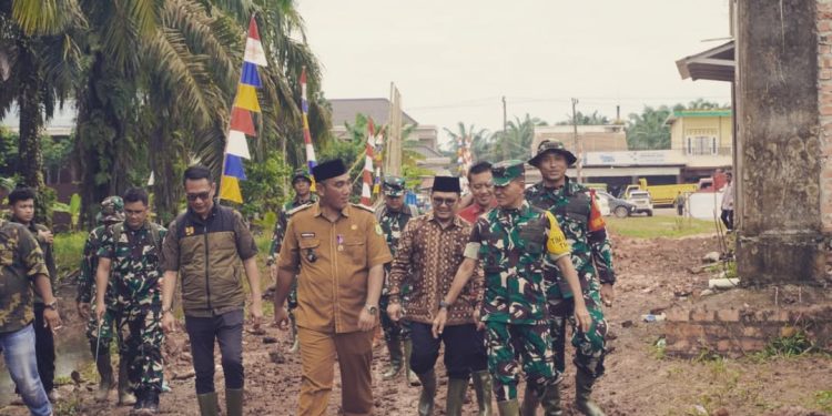 Wasev Mabesad Tinjau TMMD Ke-126 Kodam II/Sriwijaya; “Progresnya sangat baik, antusiasme masyarakat luar biasa