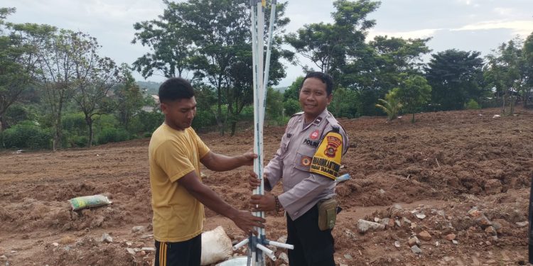 Demi Ketahanan Pangan, Polsek Lawang Kidul Turun ke Lahan Bersama Petani