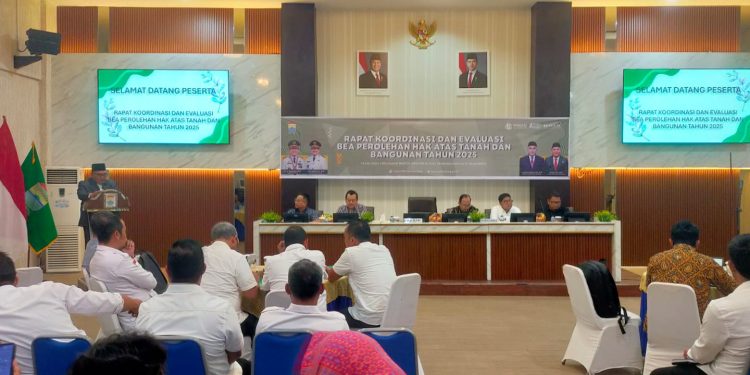 Wakili Walikota, Kepala Bapenda Kota Palembang, Membuka Rakorev BPHTB Tahun 2025