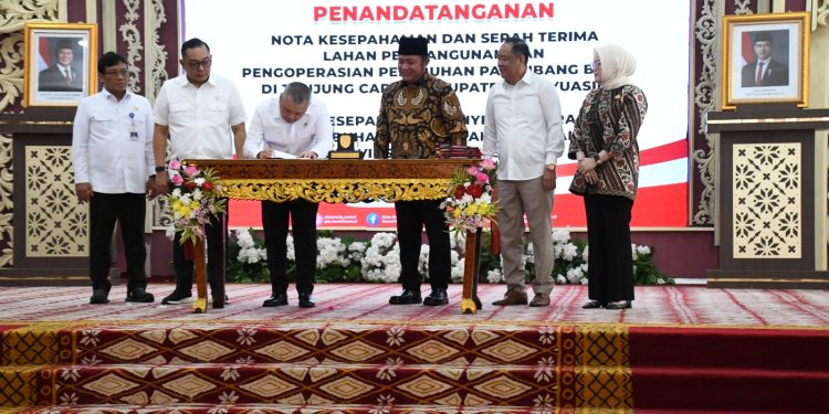 Danrem 044/Gapo Hadiri Acara Penandatanganan Nota Kesepakatan Pembangunan dan Pengoperasian Pelabuhan Palembang