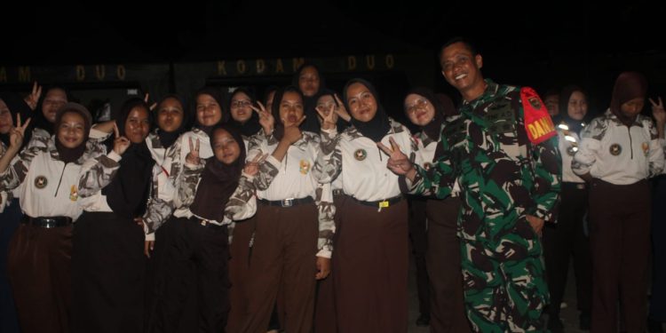 Dandim Palembang Ikuti Acara Api Unggun Bersama Peserta PERSAMI KKRI Kodam II/Sriwijaya.