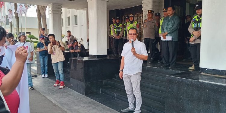 Koalisi Organisasi Pergerakan Kota Palembang Meminta Walikota Palembang Hentikan Aktivitas Pembangunan Gedung Ruko Simpang Rajawali Diduga Tidak Memiliki Izin