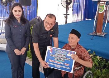 Pemprov Sumsel Serahkan Bantuan untuk Pelaku UMKM di 17 Kabupaten/Kota, Sekda Sumsel Sampaikan Hal Ini