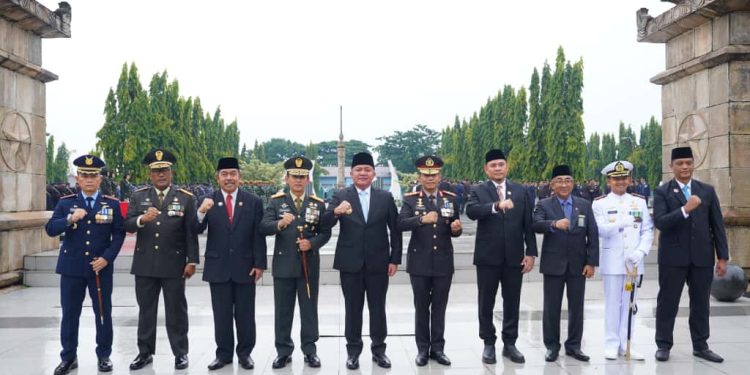 Pangdam II/Sriwijaya Hadiri Ziarah Nasional Hari Pahlawan : “Pahlawan teladanku, Terus bergerak, Melanjutkan Perjuangan”