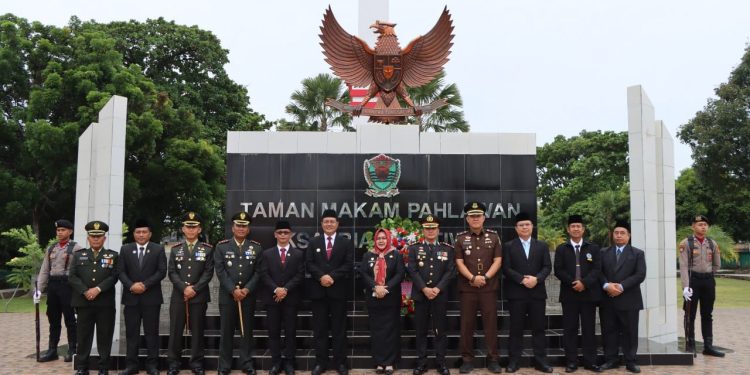 Ziarah dan Tabur Bunga Warnai Peringatan Hari Pahlawan ke-80 di Taman Makam Pahlawan Ksatria Pertiwi Muara Enim