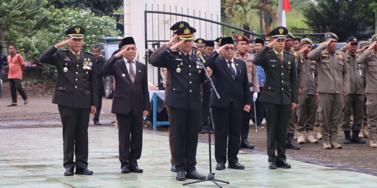 Polres Ogan Ilir Gelar Upacara Hari Pahlawan, Kapolres AKBP Bagus Suryo Wibowo Jadi Inspektur di TMP Ksatria Seguguk