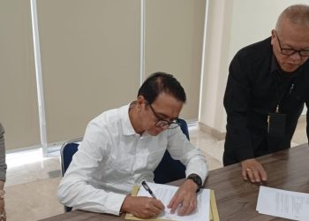 UMDP dan Dr. wijang Resmi Menandatangani Perjanjian Perdamaian
