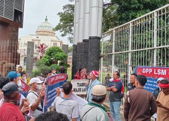 Massa LSM GRANSI dan Forum LSM Bersatu Gelar Aksi Damai Desak Kejati Sumsel Usut Dugaan Korupsi di Dana Hibah Banyuasin Terutama MUI 700 JT
