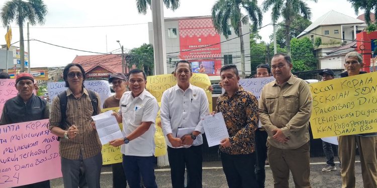 Galaksi Gelar Aksi di Walikota Palembang Terkait Adanya Dugaan Indikasi Penyalahgunaan Wewenang serta Jabatan dan Dugaan korupsi di Sekolah SDN 224 Palembang