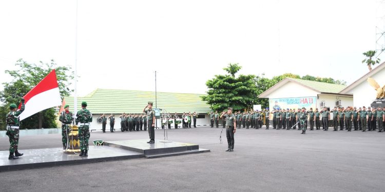 Korem 044/Gapo Gelar Upacara Bulanan 17 November 2025