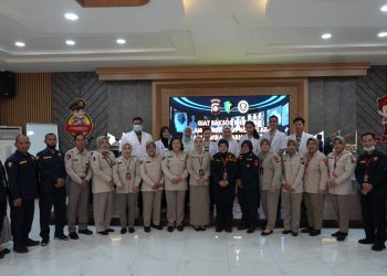 Kegiatan sunatan massa dalam rangka HUT ke-54 Korpri di Rumah sakit Bhayangkara Moh Hasan Palembang