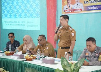 Camat Buka Kegiatan Pembinaan RW/RT Dalam Kelembagaan Wilayah Kelurahan Sukajadi
