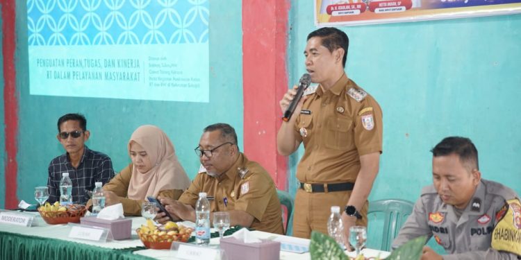 Camat Buka Kegiatan Pembinaan RW/RT Dalam Kelembagaan Wilayah Kelurahan Sukajadi
