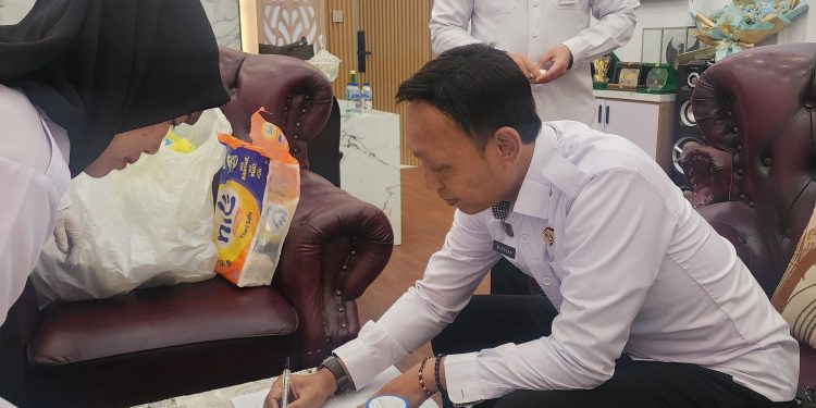 TES URINE BAGI PEGAWAI DI LINGKUNGAN RUTAN KELAS I PALEMBANG