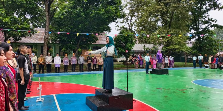 SMA Plus Negeri 17 Palembang Peringati Hari Guru Nasional dengan Upacara Khidmat dan Pesan Menyentuh dari Kepala Sekolah Dra Purwiastuti Kusumastiwi MM