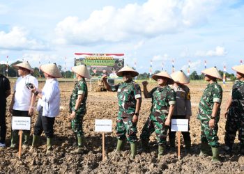 Danrem 044/Gapo Hadiri Tanam Perdana Cetak Sawah Rakyat di Desa Lumpatan II