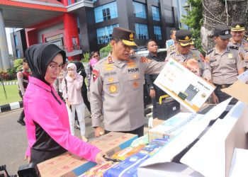 Polda Sumsel Kirim Ribuan Paket Bantuan Logistik untuk Korban Bencana di Aceh, Sumut, dan Sumbar