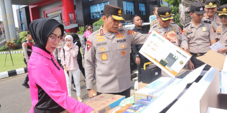 Polda Sumsel Kirim Ribuan Paket Bantuan Logistik untuk Korban Bencana di Aceh, Sumut, dan Sumbar