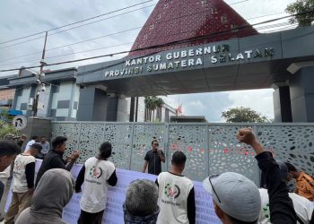 Massa SIRA Minta Pemprov Berikan Sanksi Tegas Terhadap Bebasnya 4 Kendaraan Truk Berat HD Milik PT. MIP Melintas Dijalan Umum