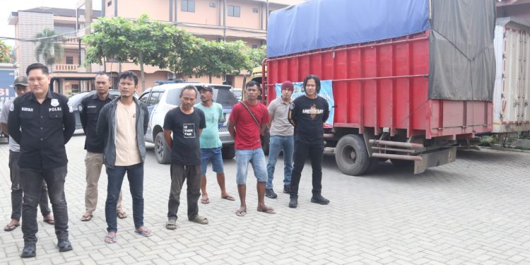 Satgas Kemanusiaan Polda Sumsel Masuki Hari Ketiga Pengawalan Bantuan ke Tapanuli Selatan