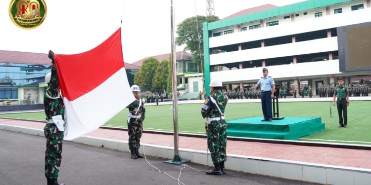 LO TNI AU Kodam II/Sriwijaya Pimpin Upacara Bendera Mingguan, Konsisten Dalam Memelihara Disiplin dan Mental Kejuangan