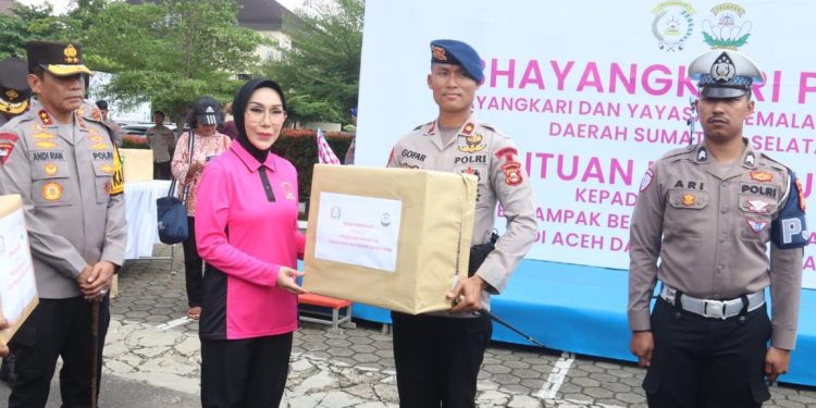 Sinergi Polda Sumsel dan Bhayangkari Kirim Logistik untuk Korban Banjir Bandang