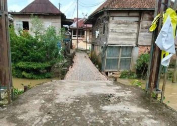 Pembongkaran Jembatan Talang  Pipa menuai Protes Emak – Emak 