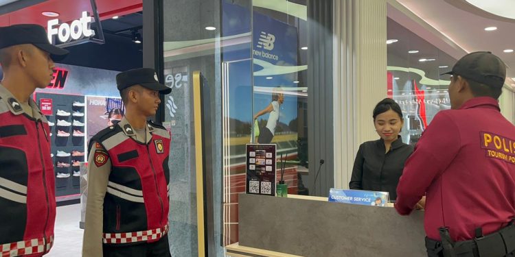 Cegah Gangguan Kamtibmas, Polisi Patroli Lokasi Keramaian di Palembang