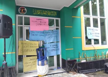 GPK Sumsel Kepung Kantor DPW PPP, Tolak Muswil X dan Lakukan Penyegelan