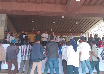 DPD Laskar Prabowo 08 Prov. Sumsel Gelar Aksi di Kantor DPRD Prov. Sumsel Terkait Dugaan Kredit Fiktif dan Kredit Macet di Bank Sumsel Babel Serta Minta DPRD Prov.Sumsel Buat Pansus Kredit Macet