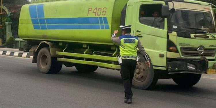 Sat Lantas Polres Ogan Ilir Laksanakan Strong Point Sore, Wujudkan Kamseltibcar Lantas yang Kondusif