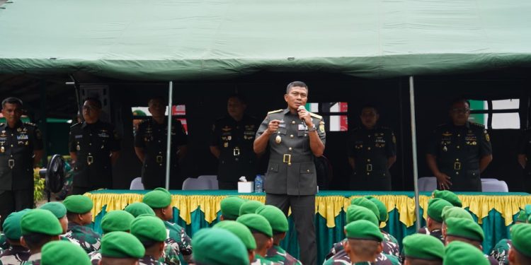 Berikan Motivasi Prajurit Yonif TP 894/Prayatna Bumi, Kasdam II/Sriwijaya : “Sikapi Dengan Penuh Rasa Syukur