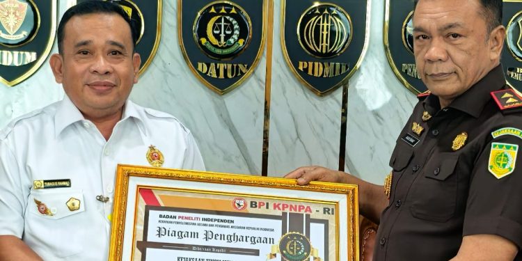 BPI KPNPA RI Anugerahkan BPI Award kepada Kejati Jatim, Apresiasi Bongkar Korupsi PT DABN Probolinggo