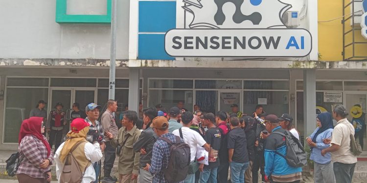 POSE RI Gelar Aksi Demo Kantor SENSENOW AI dan OJK Sumsel, Tuntut Pengembalian Dana Rp225 Juta dan Desak OJK Bertindak Tegas
