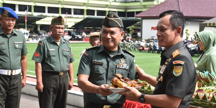 Peringati HUT Ke-80 Dengan Syukuran Sederhana Penuh Makna, Pangdam II/Sriwijaya : ” Terima Kasih dan Penghargaan Yang Tulus”