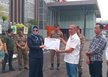 DPD Laskar Prabowo 08 Prov. Sumsel dan BPI KPNPA RI Gelar Aksi di Kantor Gubernur Sumsel dan Bank BPR Sumsel Meminta Gubernur Sumsel Untuk Memecat Direktur Bank BPR Sumsel  Yang di Duga Banyak Kredit Macet dan Kredit Yang Tidak Sesuai